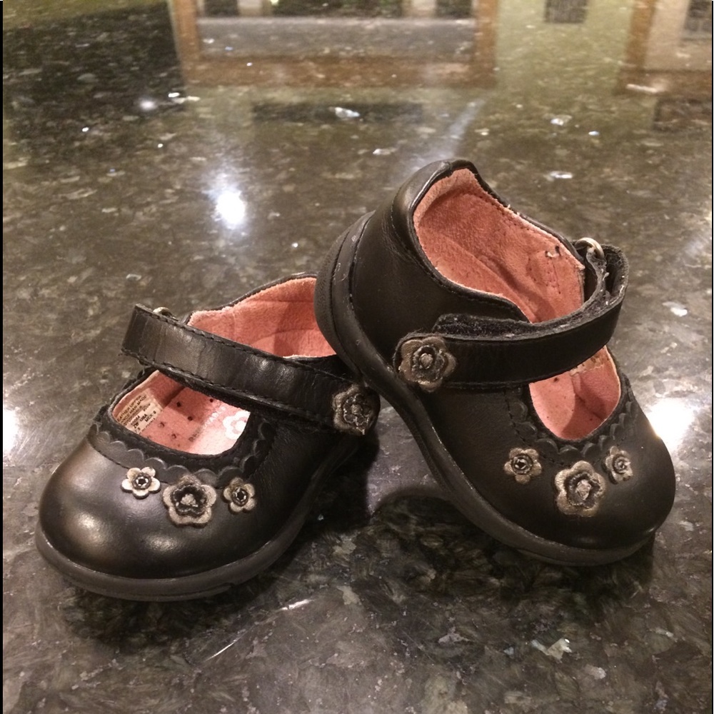 Toddler Girls Mary Janes .. size 2 w